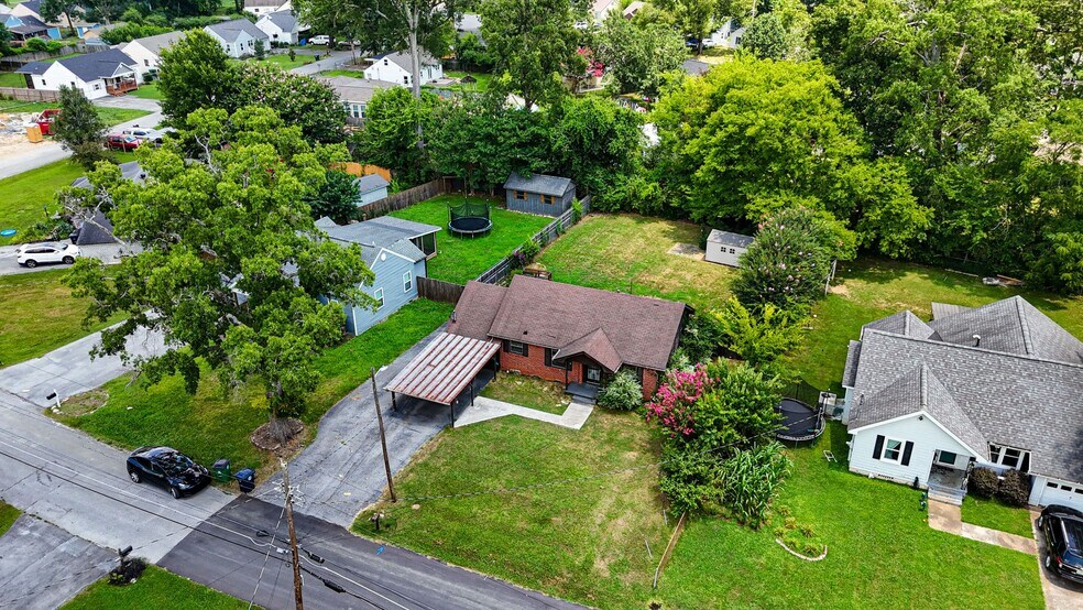 Building Photo - 1604 Truman Ave
