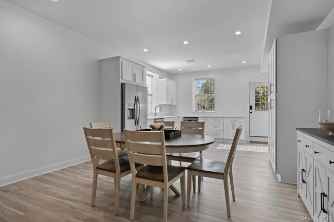 Building Photo - 490 Montauk Hwy