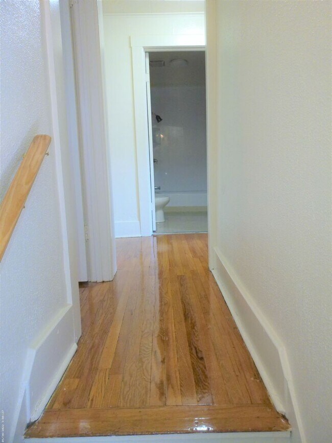 Building Photo - Available 6/1/2026 Charming Home With Priv...