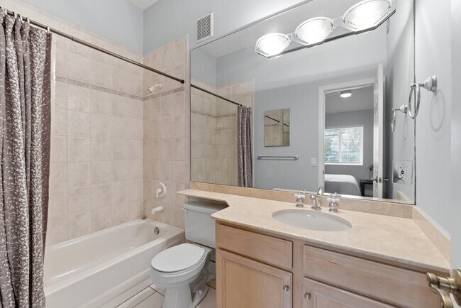 Building Photo - 2445 NE 14th St