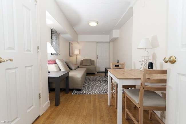 Building Photo - 2 br, 1 bath  - 1122 Commonwealth Ave Apt 8TR