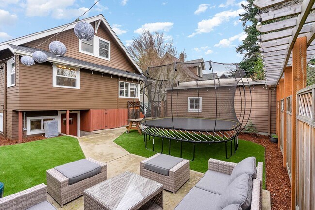 Building Photo - 4bd/3ba Seattle Home