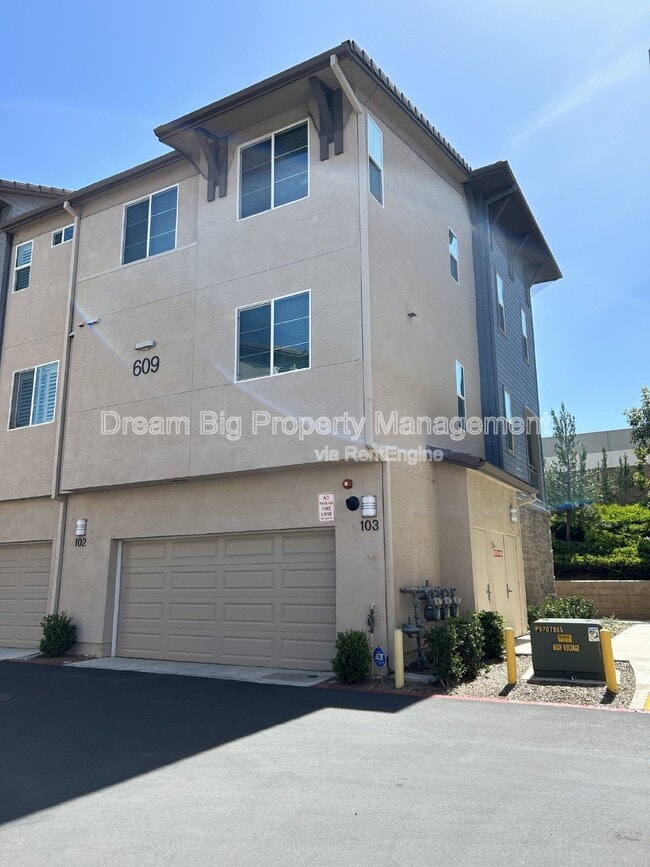 Building Photo - 609 Savi Dr
