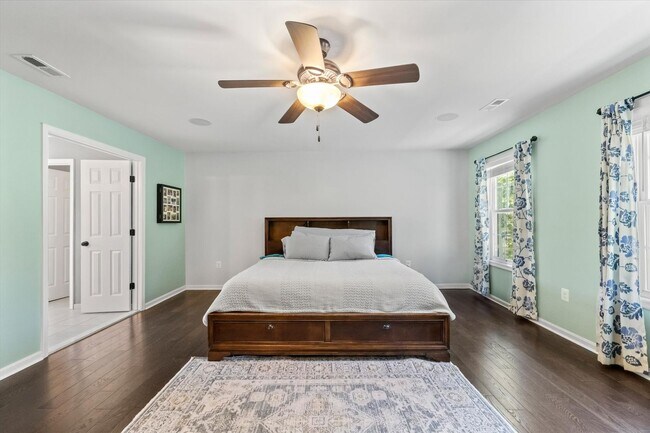 Building Photo - Gorgeous 5 Bed 3.5 Bathroom in Stafford, VA