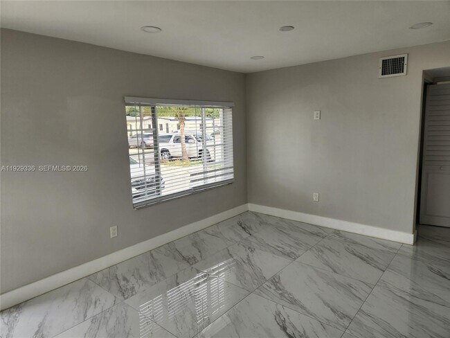 Building Photo - 342 E 46th St