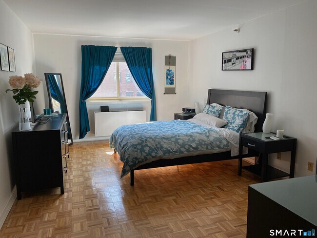 Building Photo - 143 Hoyt St