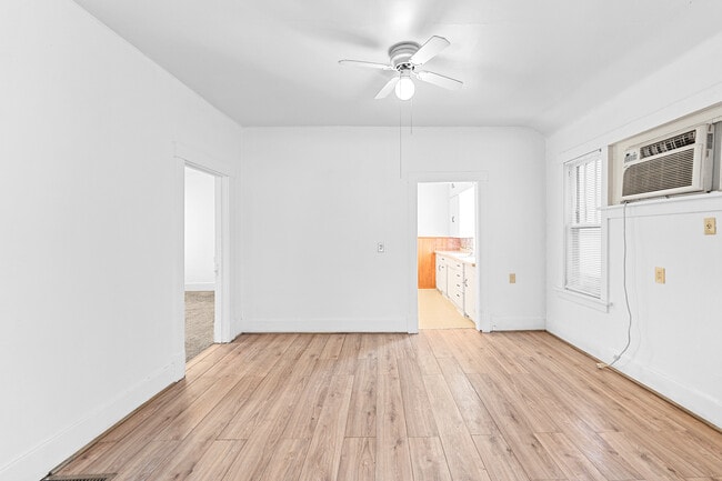 Building Photo - 415 S Phillips Ave