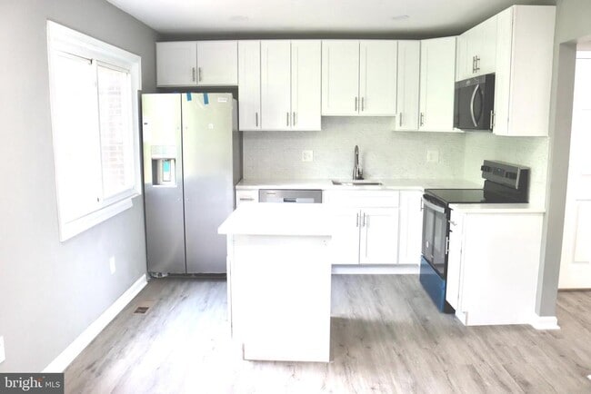 Building Photo - 1029 Kings Ct