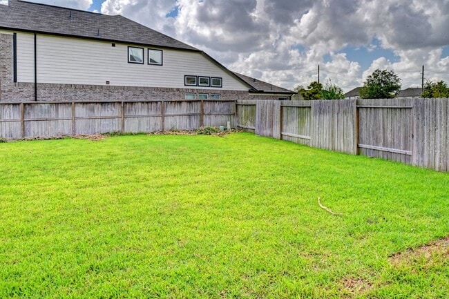 Building Photo - 3303 Owl Hollow Dr