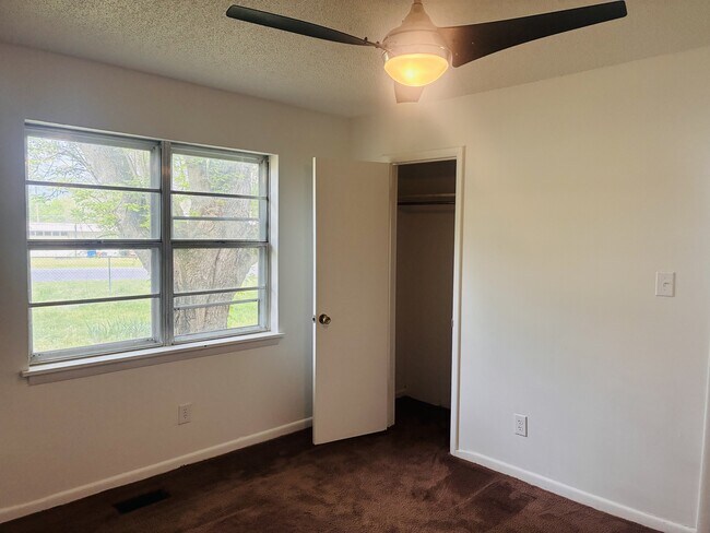 Building Photo - 168 Drum Cir
