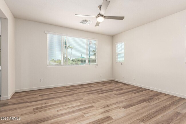 Building Photo - 6537 N 15th Dr