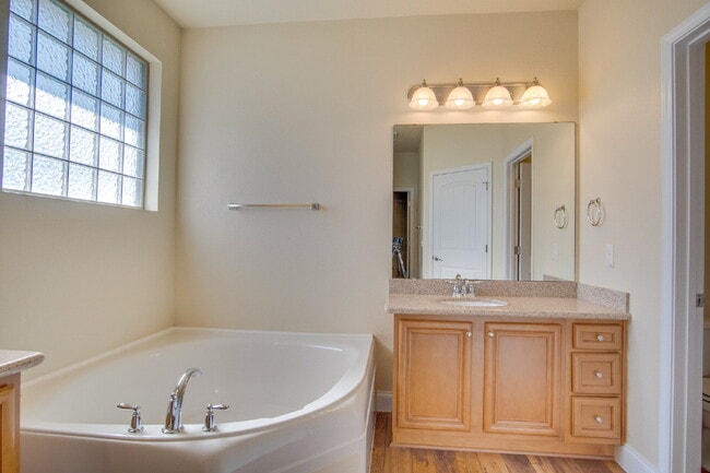 Building Photo - Hickory Hill Rental with Granite Counters,...