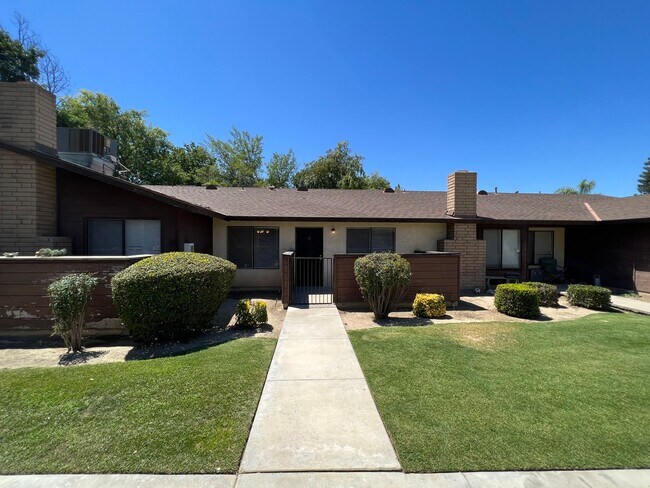 Building Photo - 7612 N Laurelglen Blvd