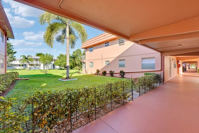 Building Photo - 541 Saxony Dr