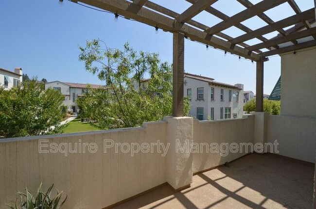 Building Photo - 370 Serra St