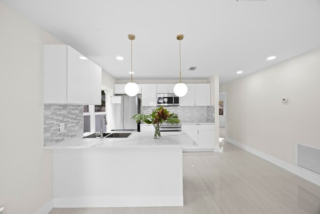 Building Photo - 5664 Boynton Crescent