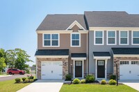 Building Photo - 3 Bedroom Townhome In East Highland Park!