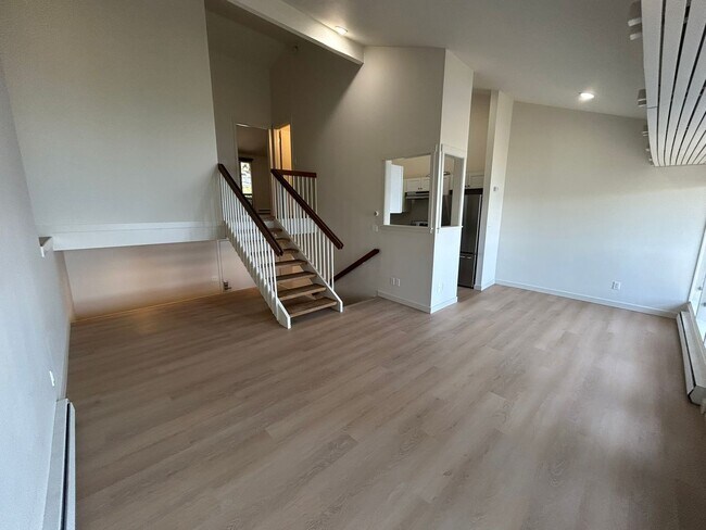 Building Photo - 2 Bedrooms on the Beach, W/D in Unit, Incr...