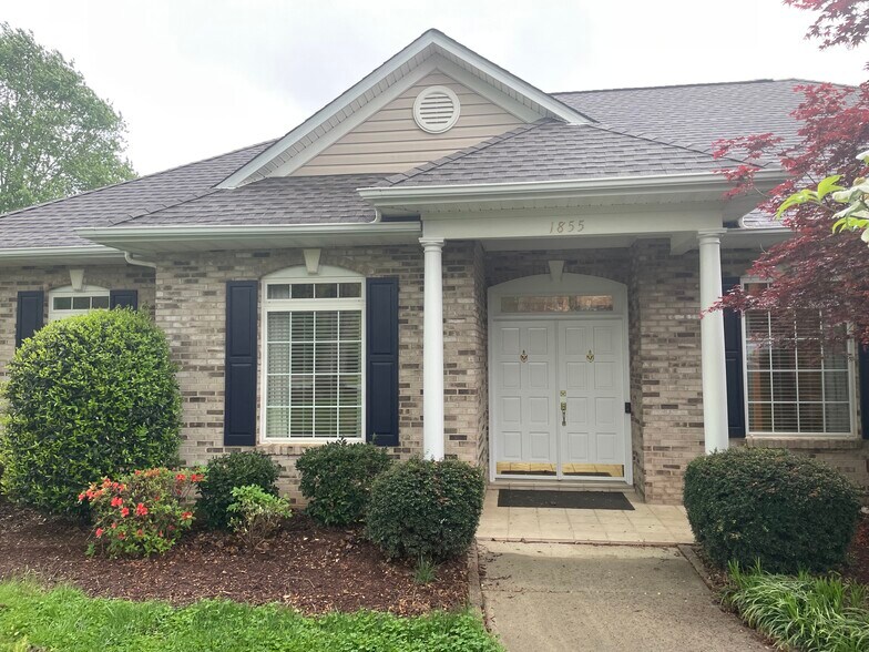 Building Photo - 1855 Cameron Heights Cir