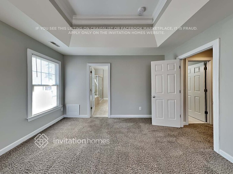 Building Photo - 1001 Crystal Water Dr