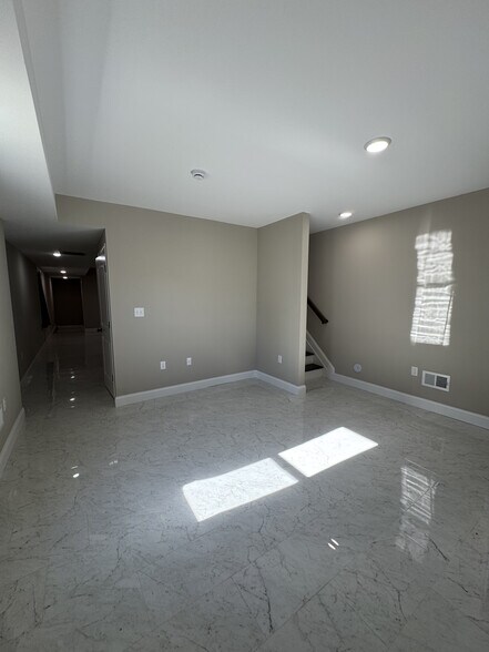 Building Photo - 515 Walnut St