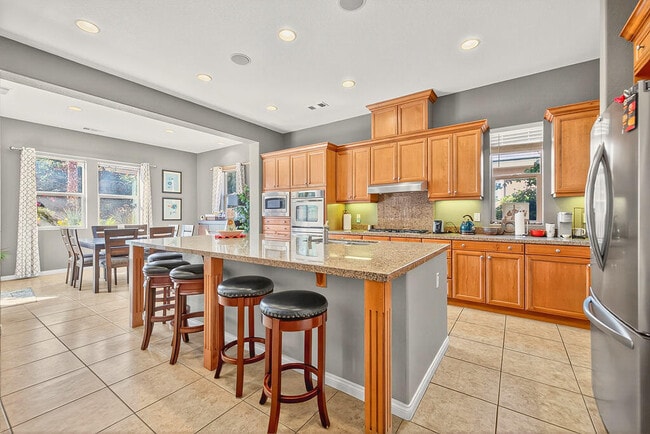 Building Photo - 35831 Raphael Dr