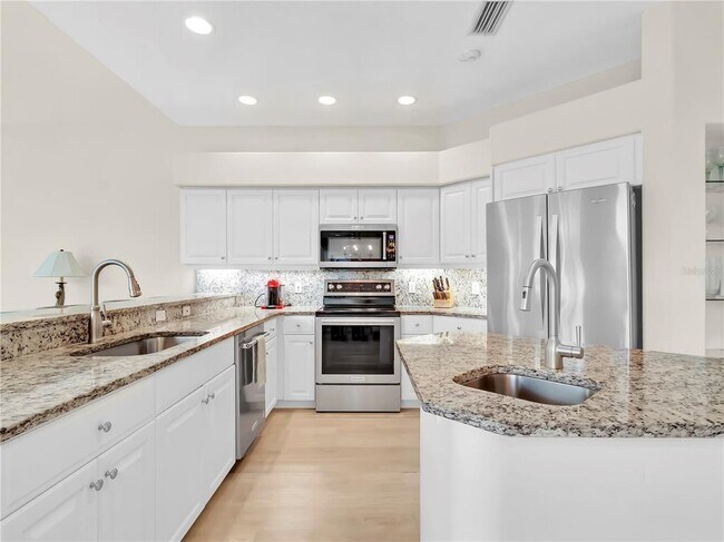Building Photo - 8870 Huntington Pointe Dr