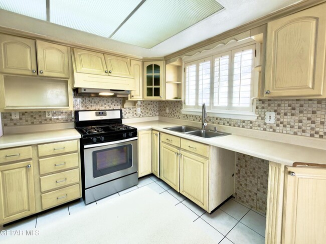 Building Photo - 3217 Funston Pl