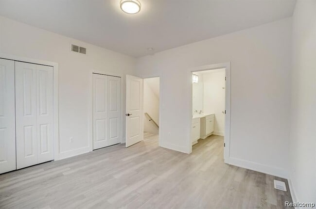 Building Photo - 3426 Primary St