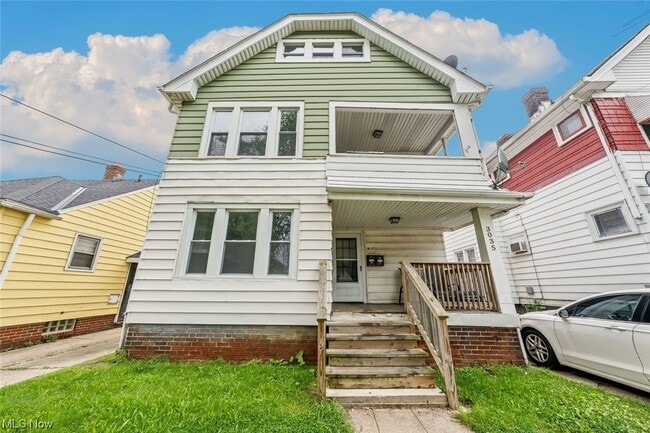Building Photo - 3035 W 116th St