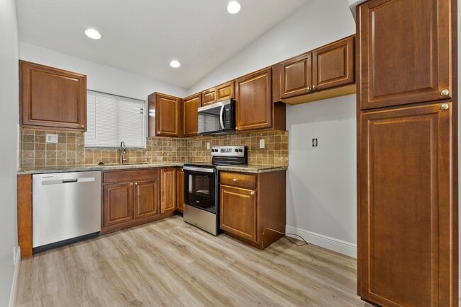 Building Photo - 2900 Olivewood Terrace