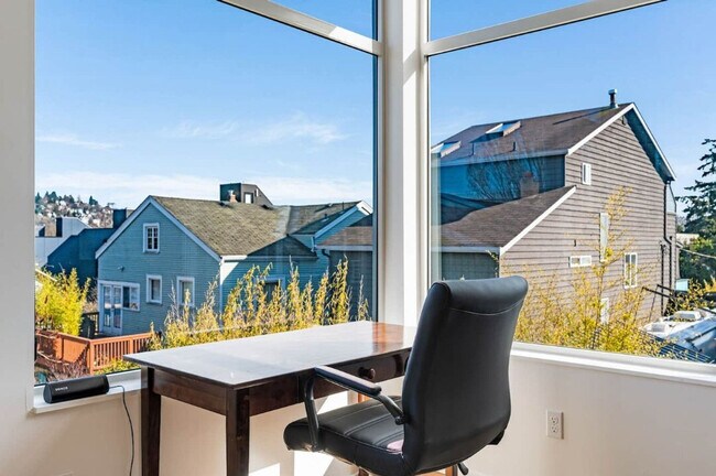 Building Photo - 2323 W Crockett St