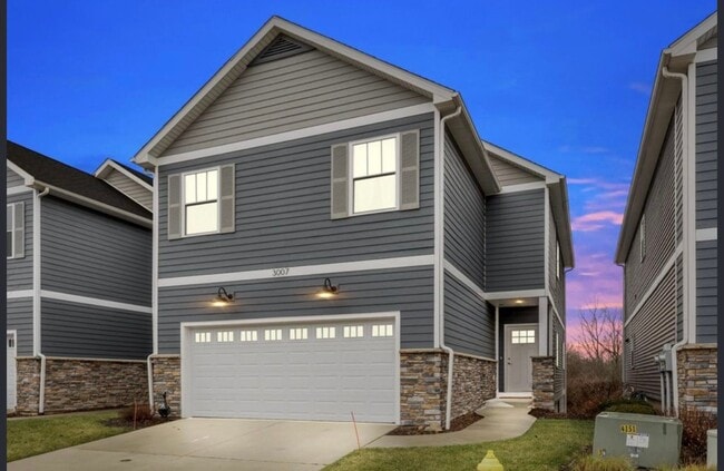 Building Photo - 3007 Ledgestone Pl NE