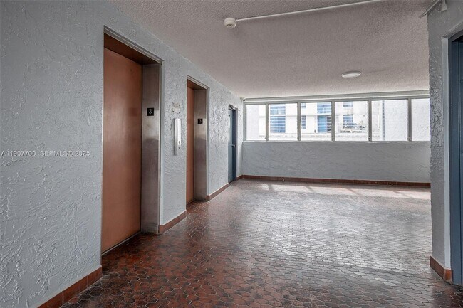 Building Photo - 750 NW 43rd Ave