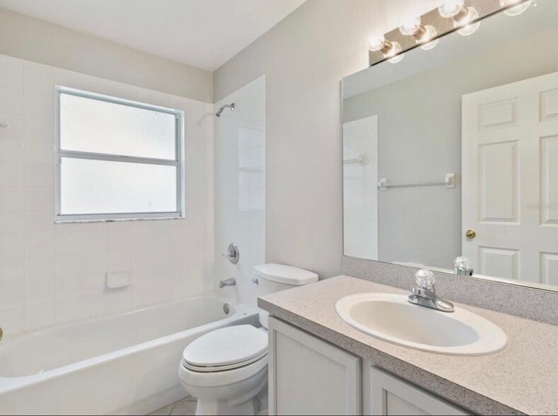 Building Photo - 5725 Hawklake Rd