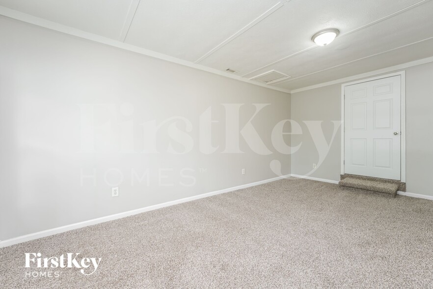 Building Photo - 1038 Adrian Cir SW