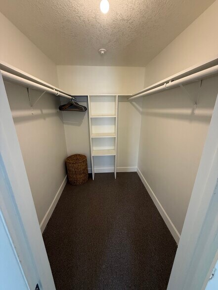 Master Walk in - 350 Taylor Ave