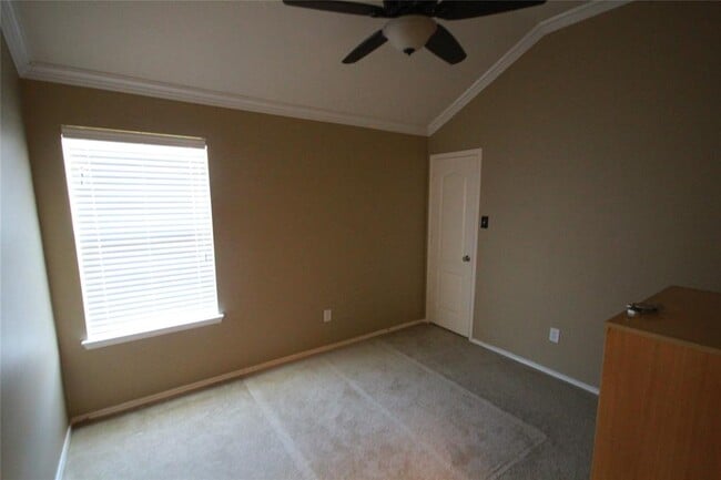 Building Photo - 1306 Colonial Manor Dr