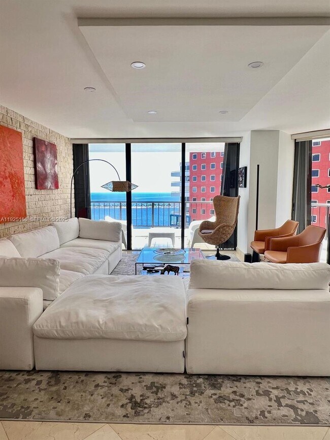 Building Photo - 1581 Brickell Ave