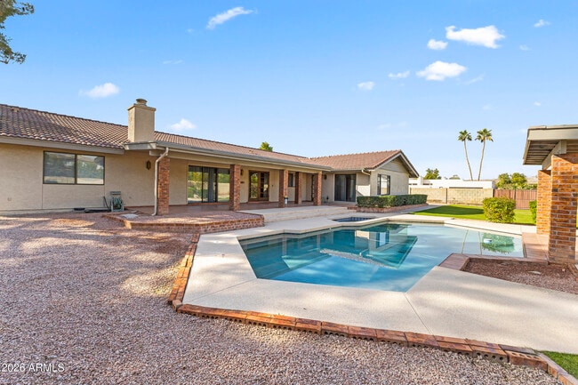 Building Photo - 1306 E La Vieve Ln