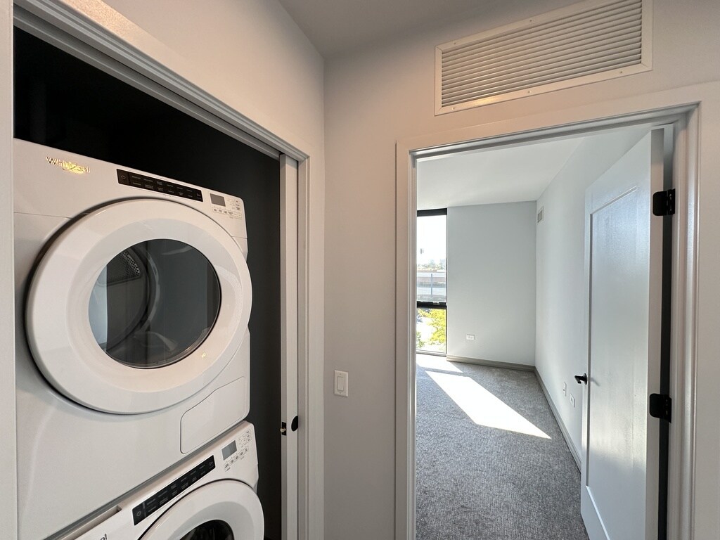 Building Photo - 2155 N Elston Ave