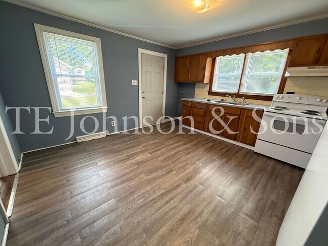 Building Photo - One Bedroom Bungalow