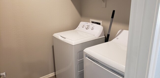 Building Photo - Beautifully upgraded home in Mission Ranch.