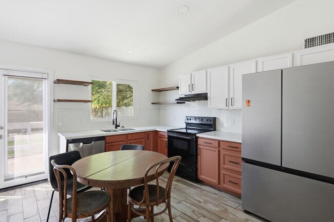 Building Photo - 1329 E Cholla St