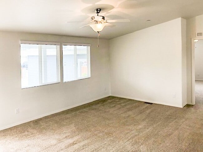 Building Photo - Newer home for rent on large lot!