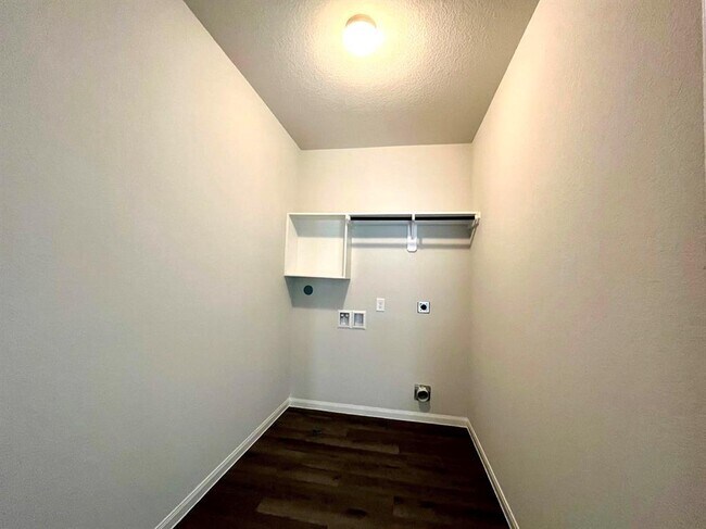Building Photo - 4814 Blue Jacaranda Wy