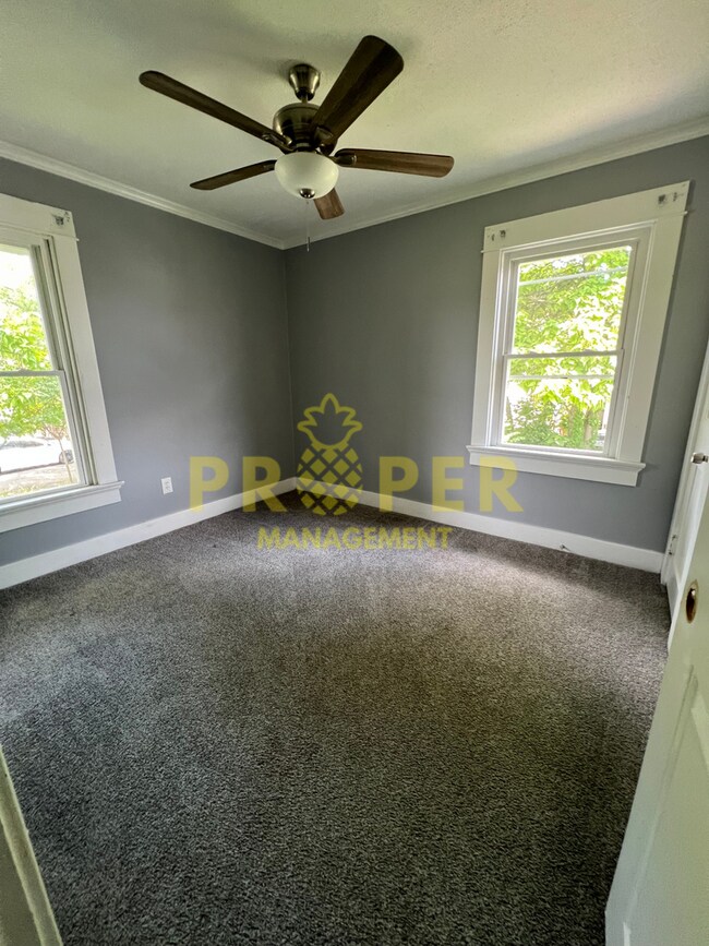 Building Photo - 3 bedrooms 2 bathrooms house for rent