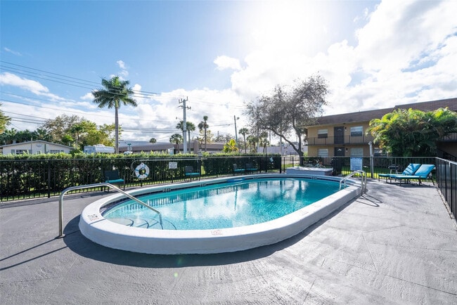 Building Photo - 1401 NE 17th Ct