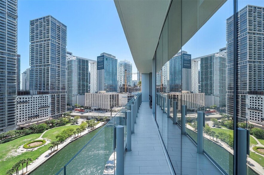 Building Photo - 300 Biscayne Boulevard Way