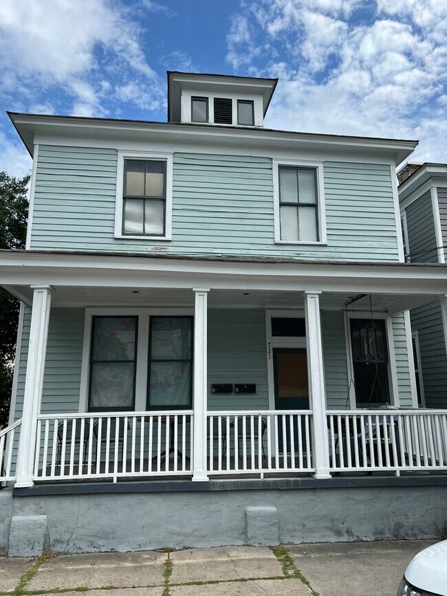 Building Photo - 721 Chestnut St